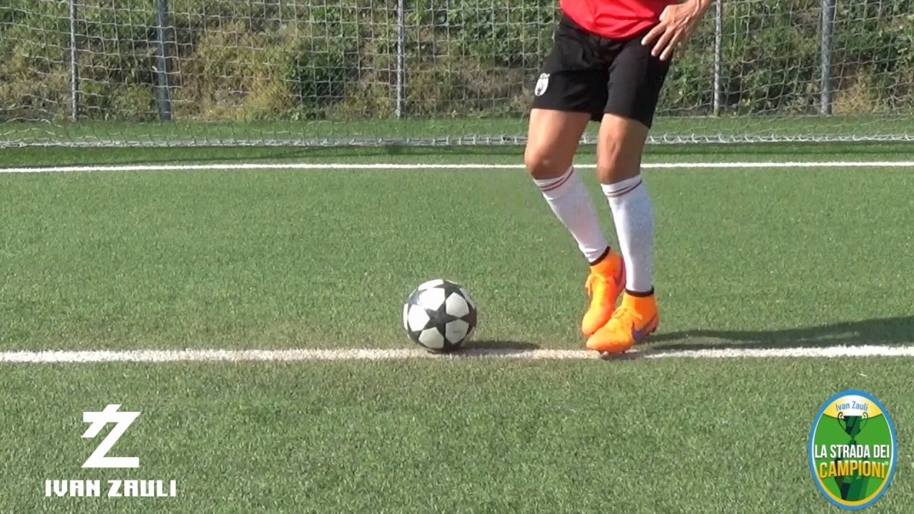 BALL MASTERY: Outside touch, sole stop, right and left hook